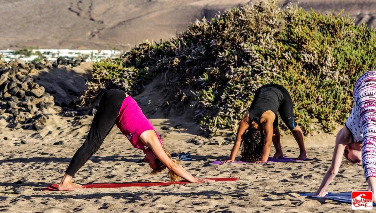 Хостел Red Star Surf & Yoga Camp Lanzarote Фамара Екстер'єр фото