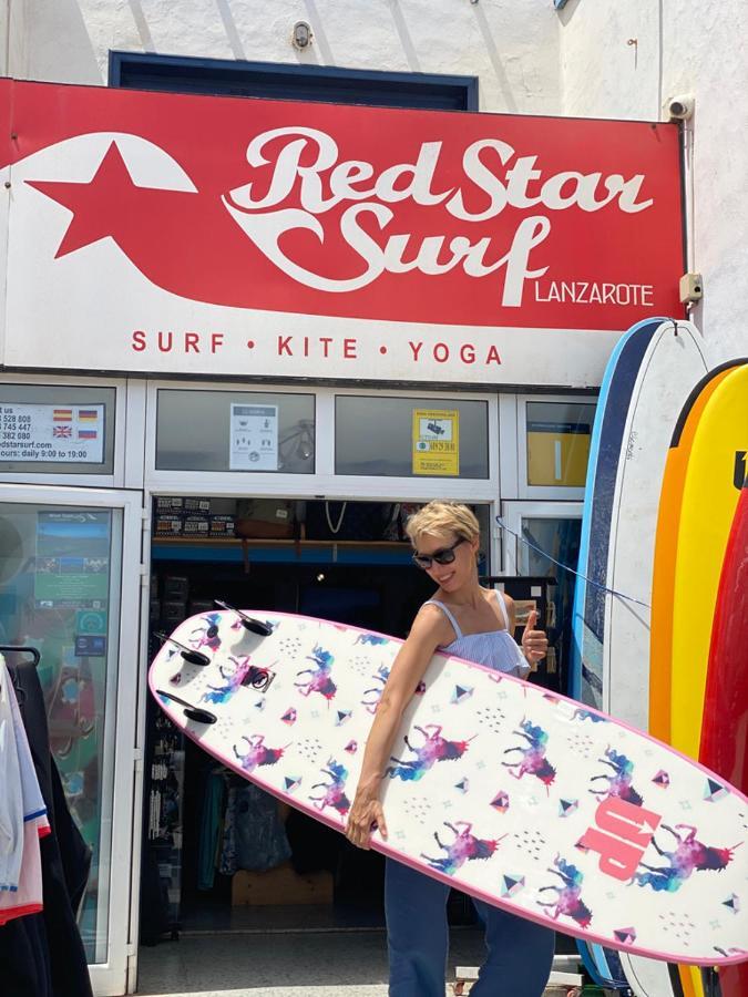 Хостел Red Star Surf & Yoga Camp Lanzarote Фамара Екстер'єр фото