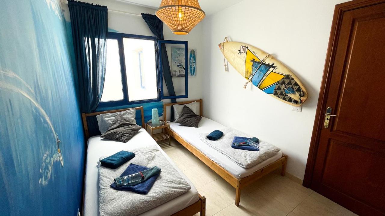 Хостел Red Star Surf & Yoga Camp Lanzarote Фамара Екстер'єр фото