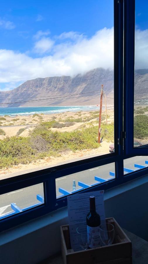 Хостел Red Star Surf & Yoga Camp Lanzarote Фамара Екстер'єр фото
