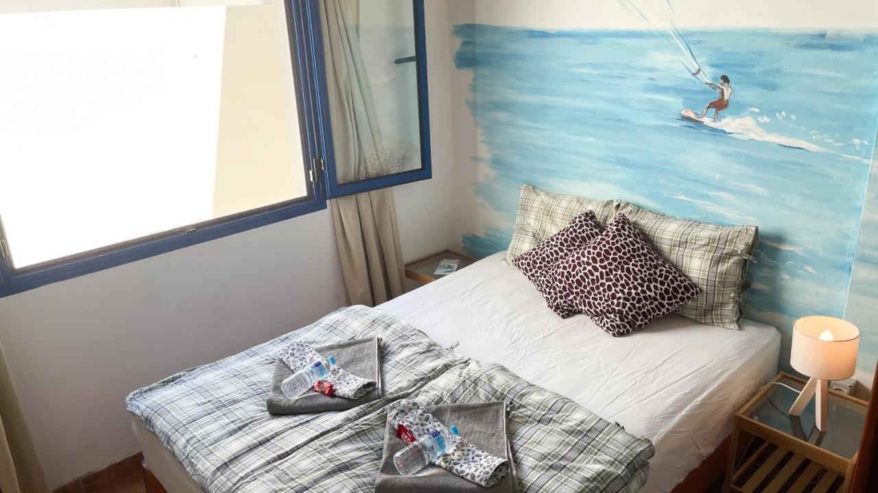 Хостел Red Star Surf & Yoga Camp Lanzarote Фамара Екстер'єр фото