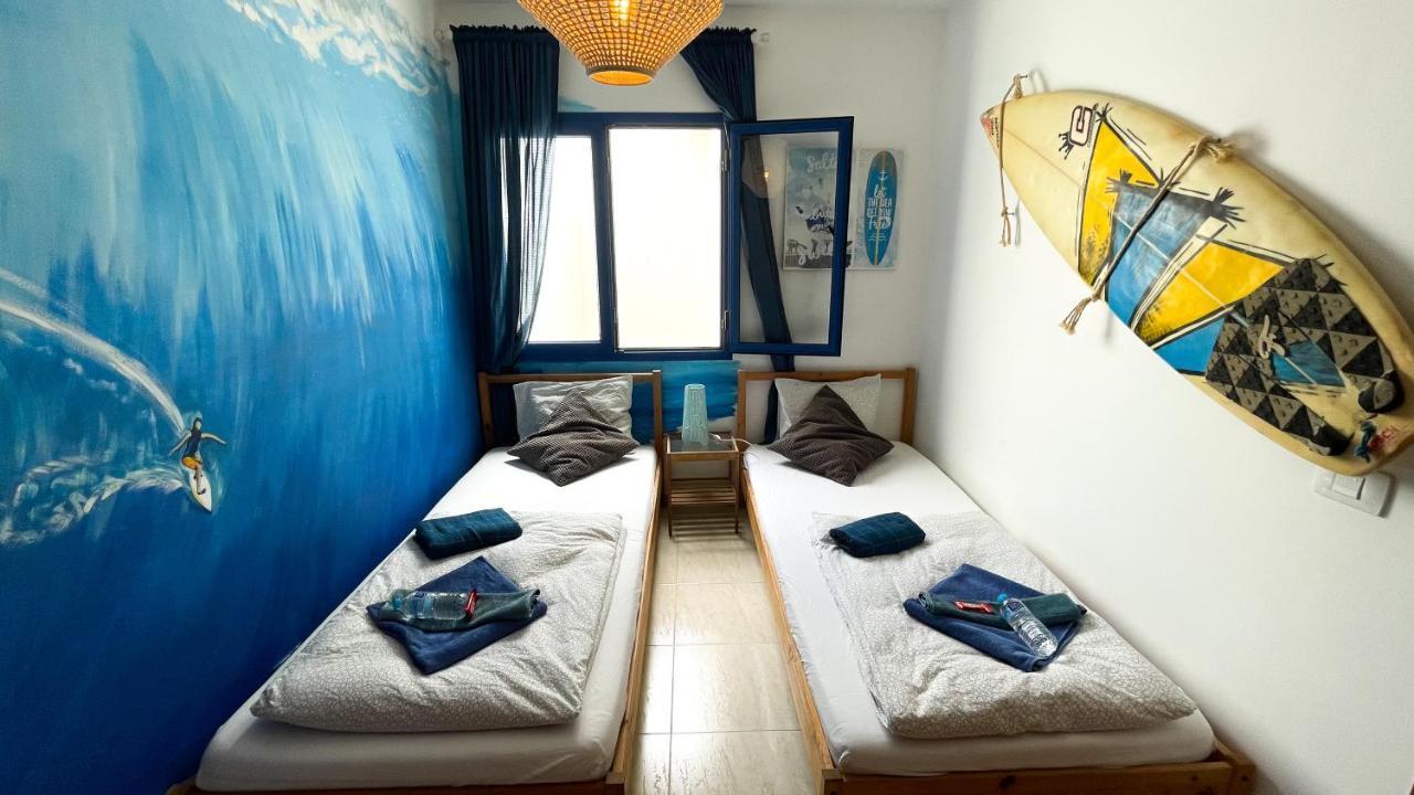 Хостел Red Star Surf & Yoga Camp Lanzarote Фамара Екстер'єр фото