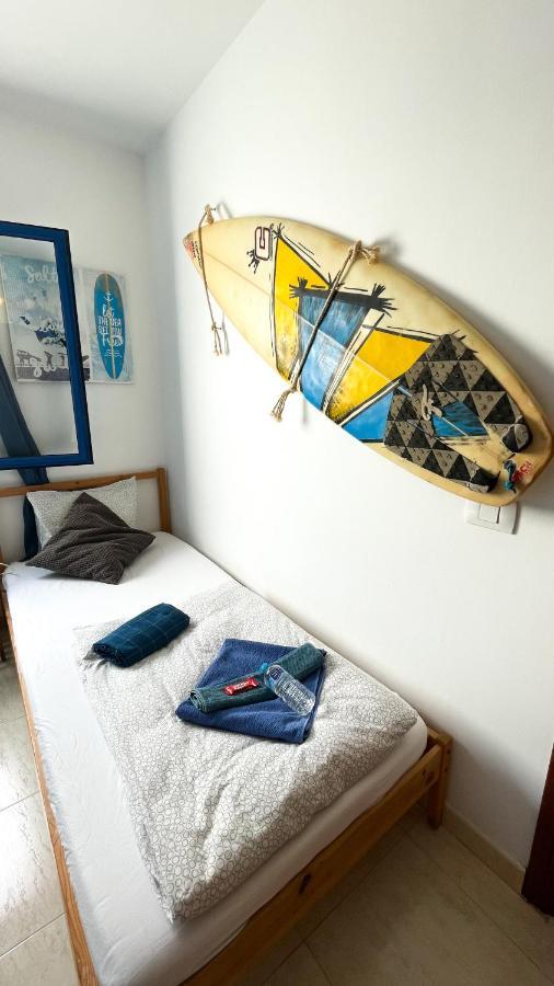 Хостел Red Star Surf & Yoga Camp Lanzarote Фамара Екстер'єр фото