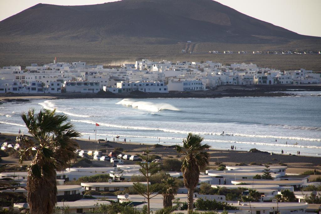 Хостел Red Star Surf & Yoga Camp Lanzarote Фамара Екстер'єр фото