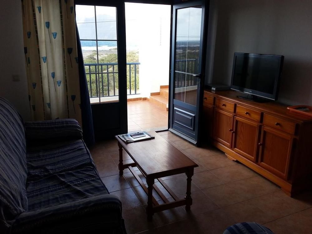 Хостел Red Star Surf & Yoga Camp Lanzarote Фамара Екстер'єр фото